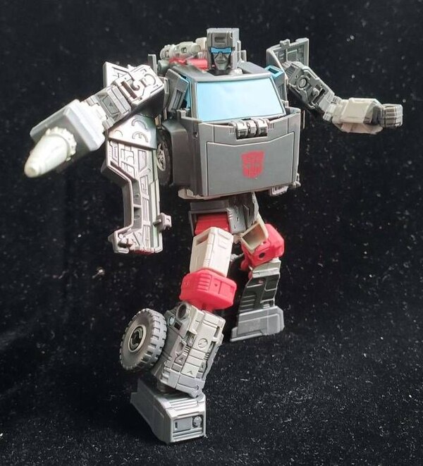 Image Of Autobot Trailbreaker In Hand From Transformers Generations Buzzworthy  (1 of 13)